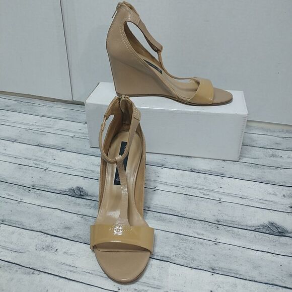 Steven Vero Cuoio Woman's SZ 6.5 US Tan Wedge - Picture 1 of 9